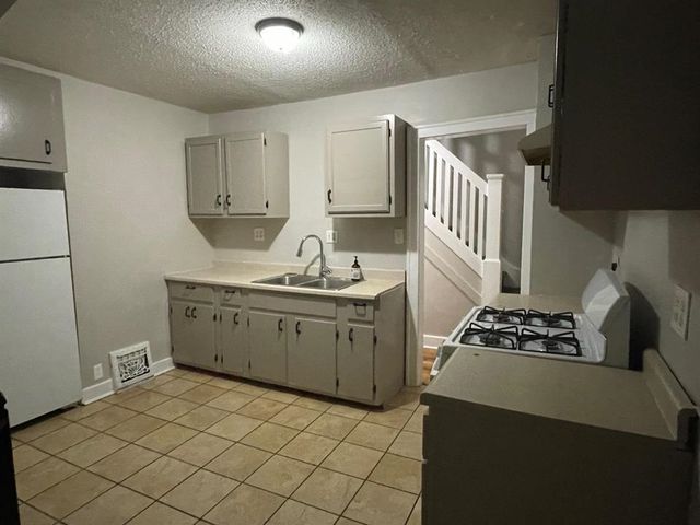 1535-1537 N Holyoke Ave, Wichita, KS 67208