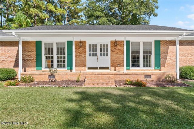 293 White Pine Road, Lake Waccamaw, NC 28450