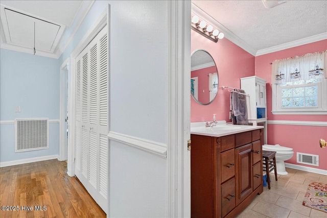 293 White Pine Road, Lake Waccamaw, NC 28450