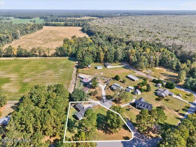 293 White Pine Road, Lake Waccamaw, NC 28450