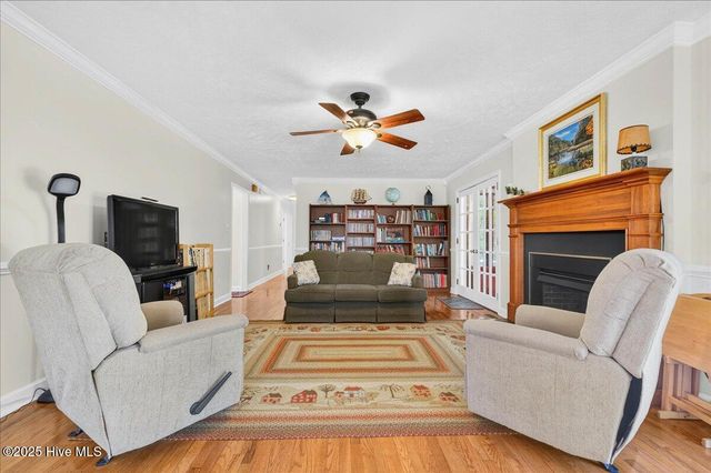 293 White Pine Road, Lake Waccamaw, NC 28450