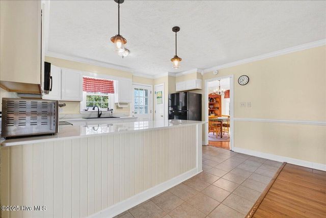 293 White Pine Road, Lake Waccamaw, NC 28450