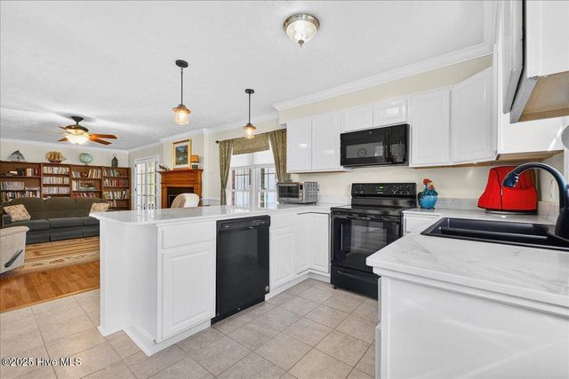 293 White Pine Road, Lake Waccamaw, NC 28450