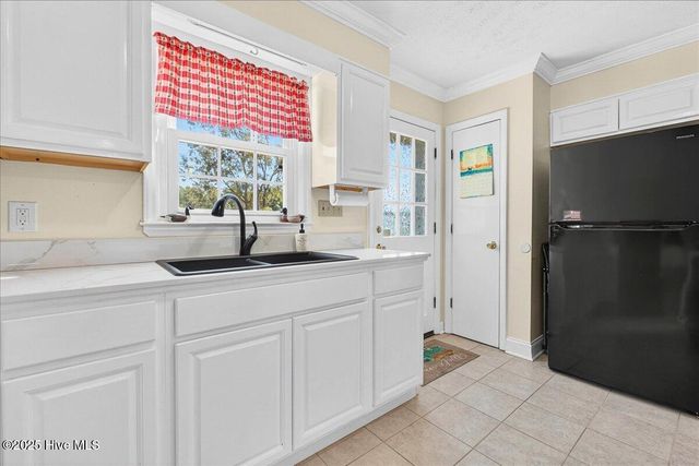 293 White Pine Road, Lake Waccamaw, NC 28450