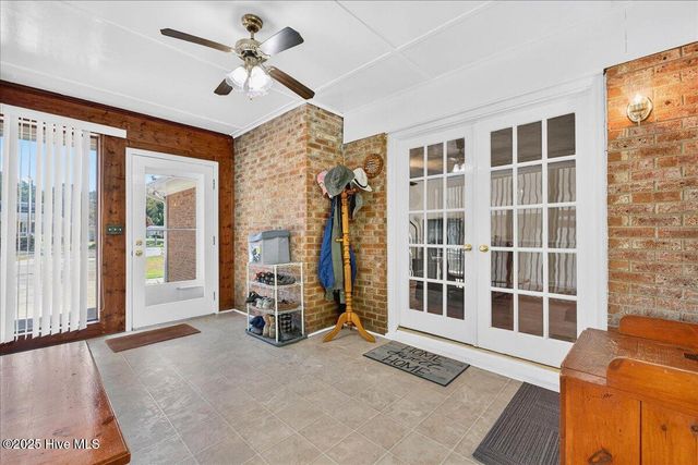 293 White Pine Road, Lake Waccamaw, NC 28450