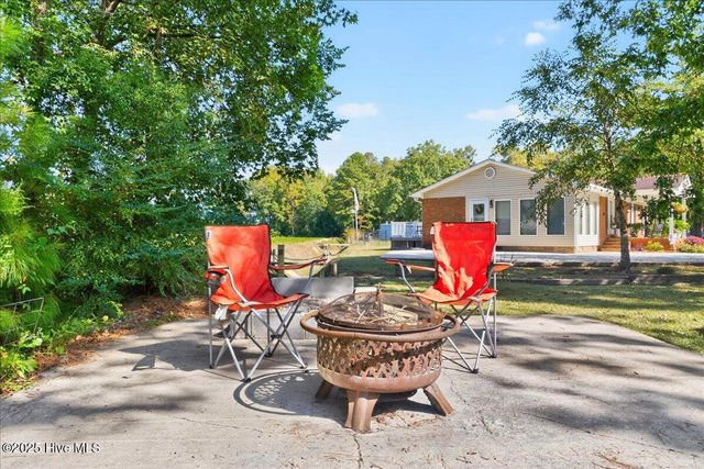 293 White Pine Road, Lake Waccamaw, NC 28450