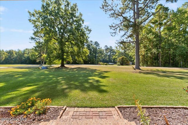 293 White Pine Road, Lake Waccamaw, NC 28450