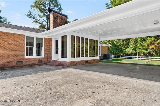 293 White Pine Road, Lake Waccamaw, NC 28450