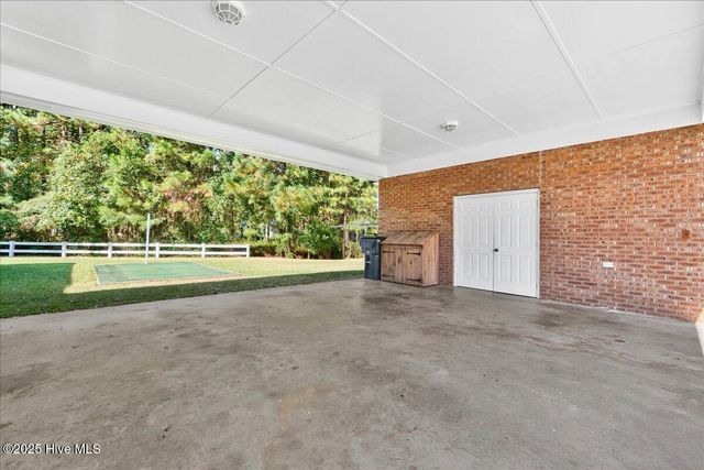 293 White Pine Road, Lake Waccamaw, NC 28450