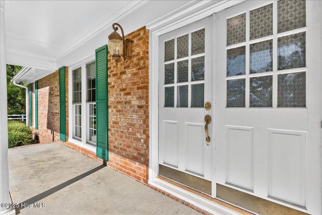 293 White Pine Road, Lake Waccamaw, NC 28450