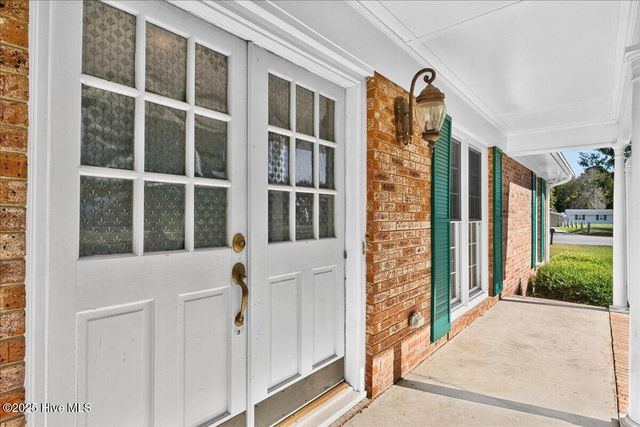 293 White Pine Road, Lake Waccamaw, NC 28450