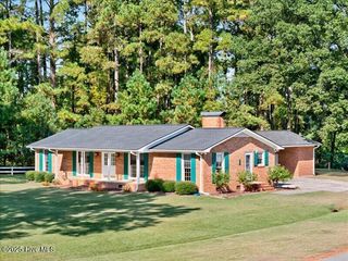 293 White Pine Road, Lake Waccamaw, NC 28450