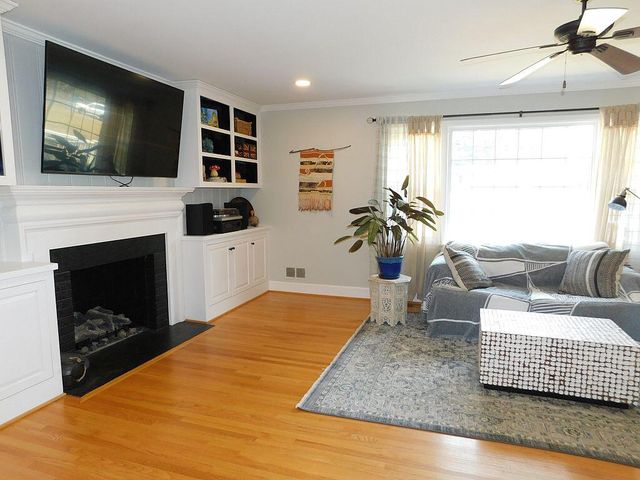 2007 Darlington RD, Roanoke, VA 24018