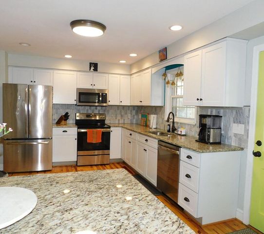 2007 Darlington RD, Roanoke, VA 24018