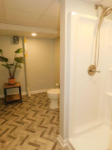 2007 Darlington RD, Roanoke, VA 24018