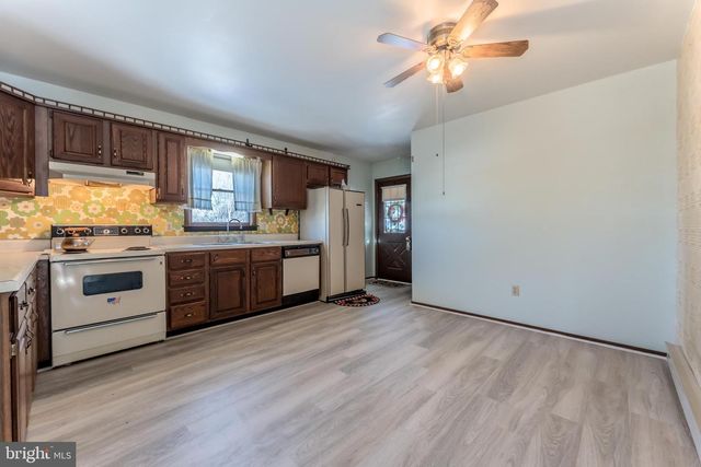 321 S CHESTNUT ST, Summit Hill, PA 18250