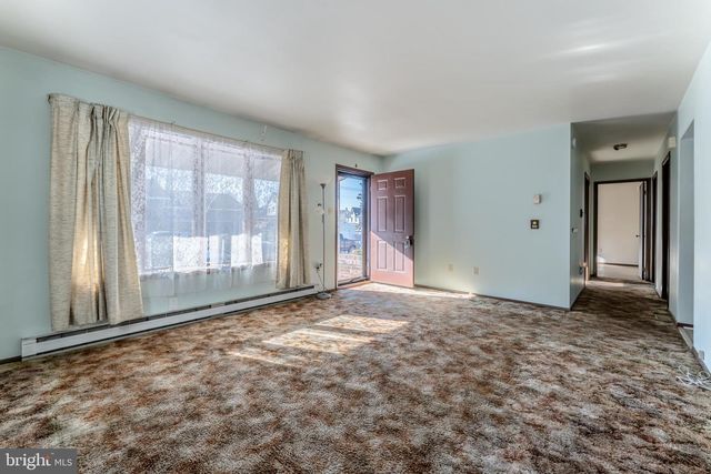 321 S CHESTNUT ST, Summit Hill, PA 18250