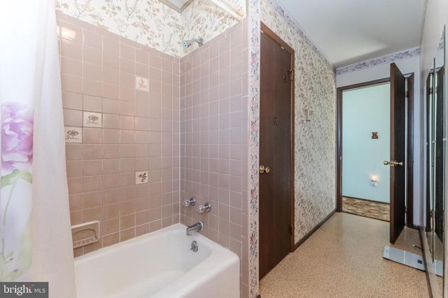 321 S CHESTNUT ST, Summit Hill, PA 18250