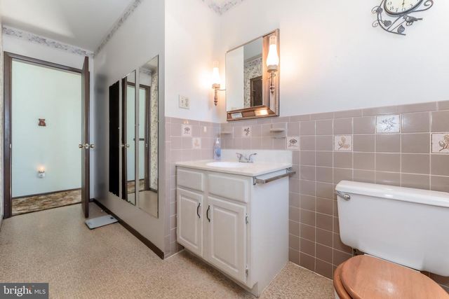 321 S CHESTNUT ST, Summit Hill, PA 18250