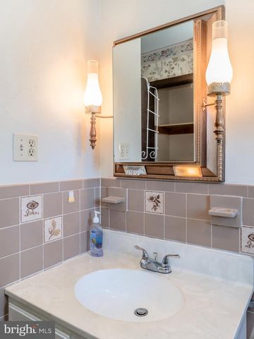 321 S CHESTNUT ST, Summit Hill, PA 18250