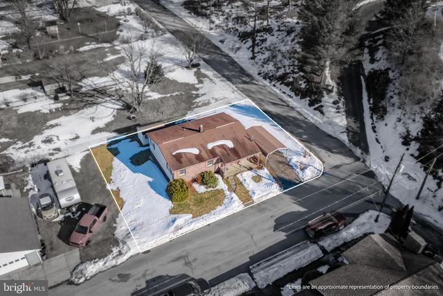 321 S CHESTNUT ST, Summit Hill, PA 18250