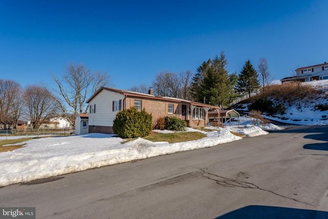 321 S CHESTNUT ST, Summit Hill, PA 18250