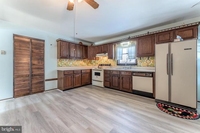 321 S CHESTNUT ST, Summit Hill, PA 18250