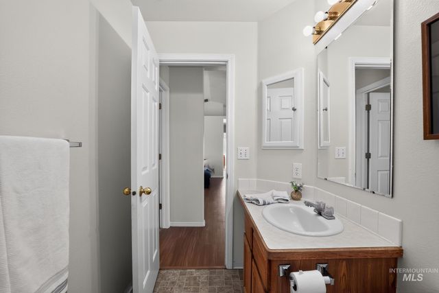 1389 E Tourmaline St, Meridian, ID 83646