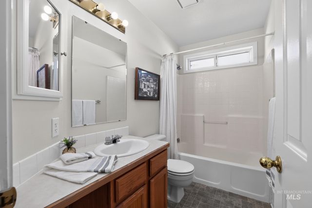1389 E Tourmaline St, Meridian, ID 83646