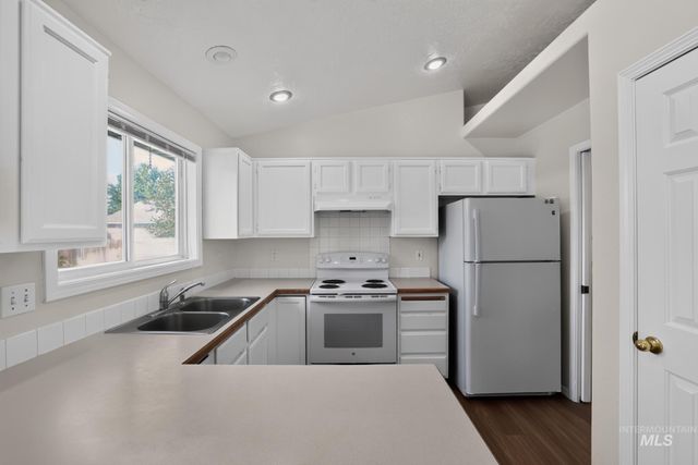 1389 E Tourmaline St, Meridian, ID 83646