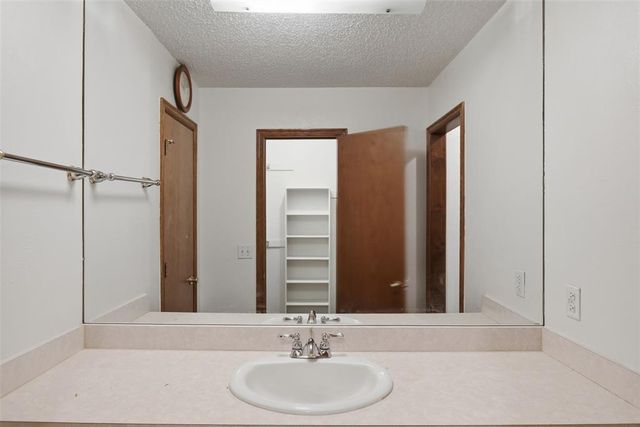 10337 Kendal Avenue, Yukon, OK 73099