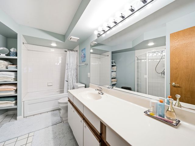 8580 W Foster Avenue 706, Norridge, IL 60706