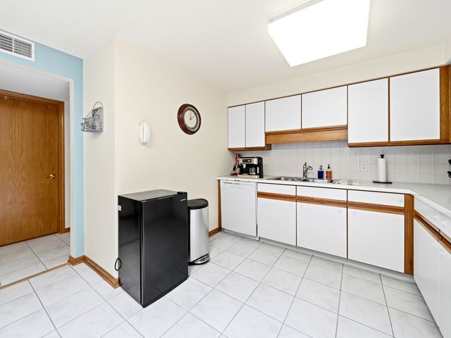8580 W Foster Avenue 706, Norridge, IL 60706