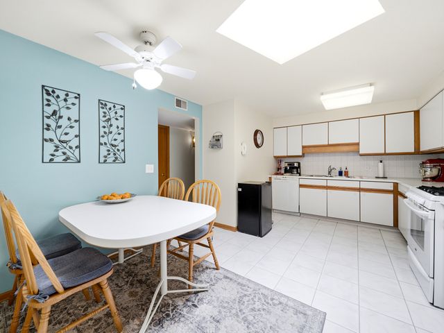 8580 W Foster Avenue 706, Norridge, IL 60706