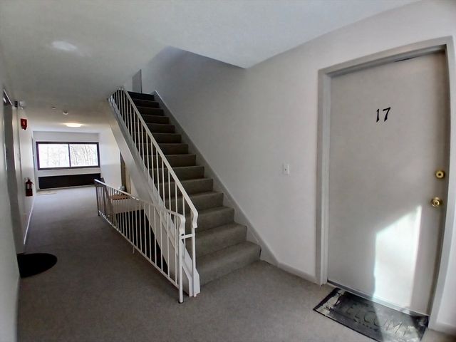 24 Thayer Pond Dr 17, Oxford, MA 01537