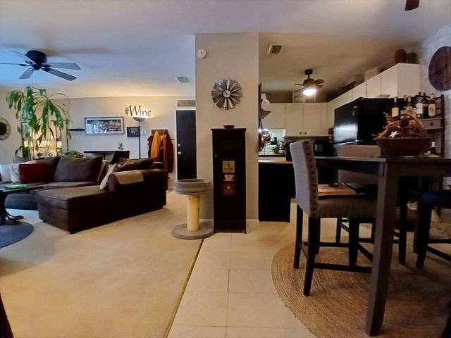 24 Thayer Pond Dr 17, Oxford, MA 01537