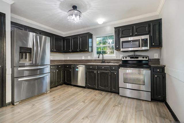 9041 Alder Dr, Baton Rouge, LA 70817