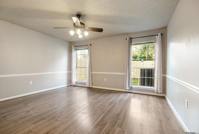 9041 Alder Dr, Baton Rouge, LA 70817