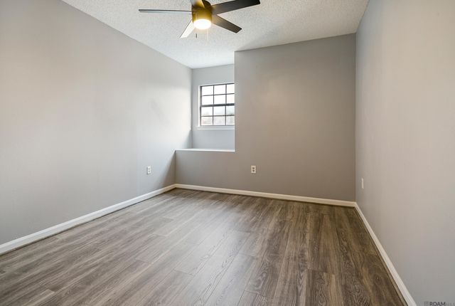 9041 Alder Dr, Baton Rouge, LA 70817