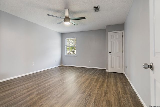 9041 Alder Dr, Baton Rouge, LA 70817