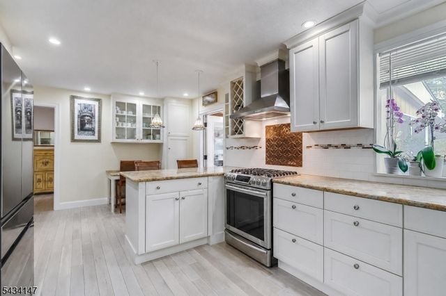 33 Brooksyde Ave, Ringwood Boro, NJ 07456