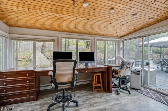 33 Brooksyde Ave, Ringwood Boro, NJ 07456