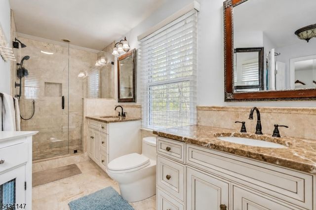 33 Brooksyde Ave, Ringwood Boro, NJ 07456