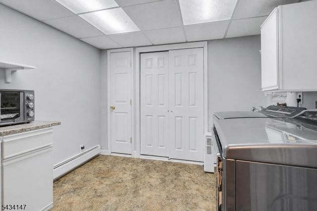 33 Brooksyde Ave, Ringwood Boro, NJ 07456