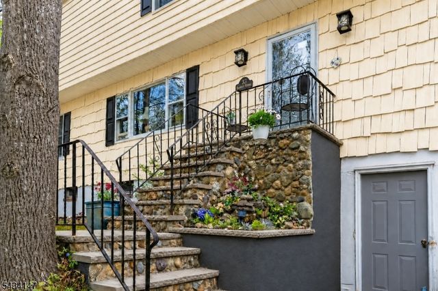 33 Brooksyde Ave, Ringwood Boro, NJ 07456
