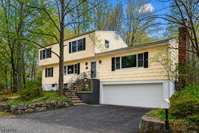 33 Brooksyde Ave, Ringwood Boro, NJ 07456
