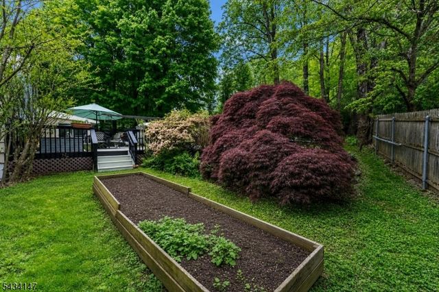 33 Brooksyde Ave, Ringwood Boro, NJ 07456