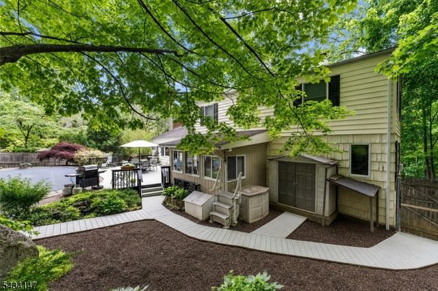 33 Brooksyde Ave, Ringwood Boro, NJ 07456