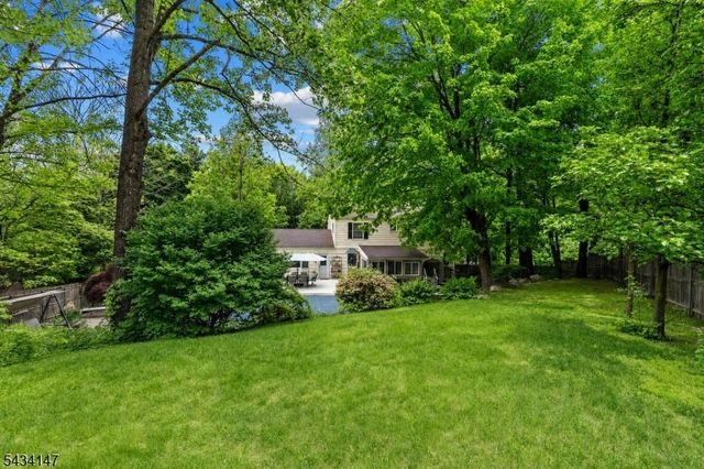 33 Brooksyde Ave, Ringwood Boro, NJ 07456