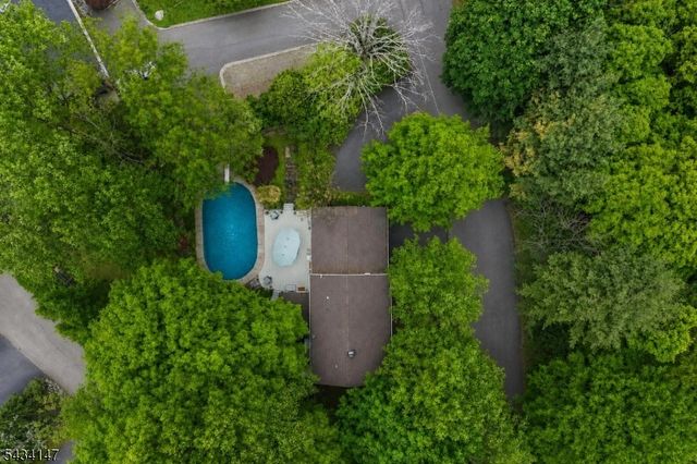 33 Brooksyde Ave, Ringwood Boro, NJ 07456
